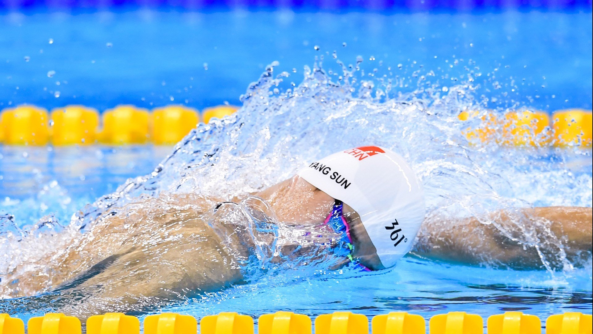 纳达尔强势回归红土赛场 法网前奏展现王者风范