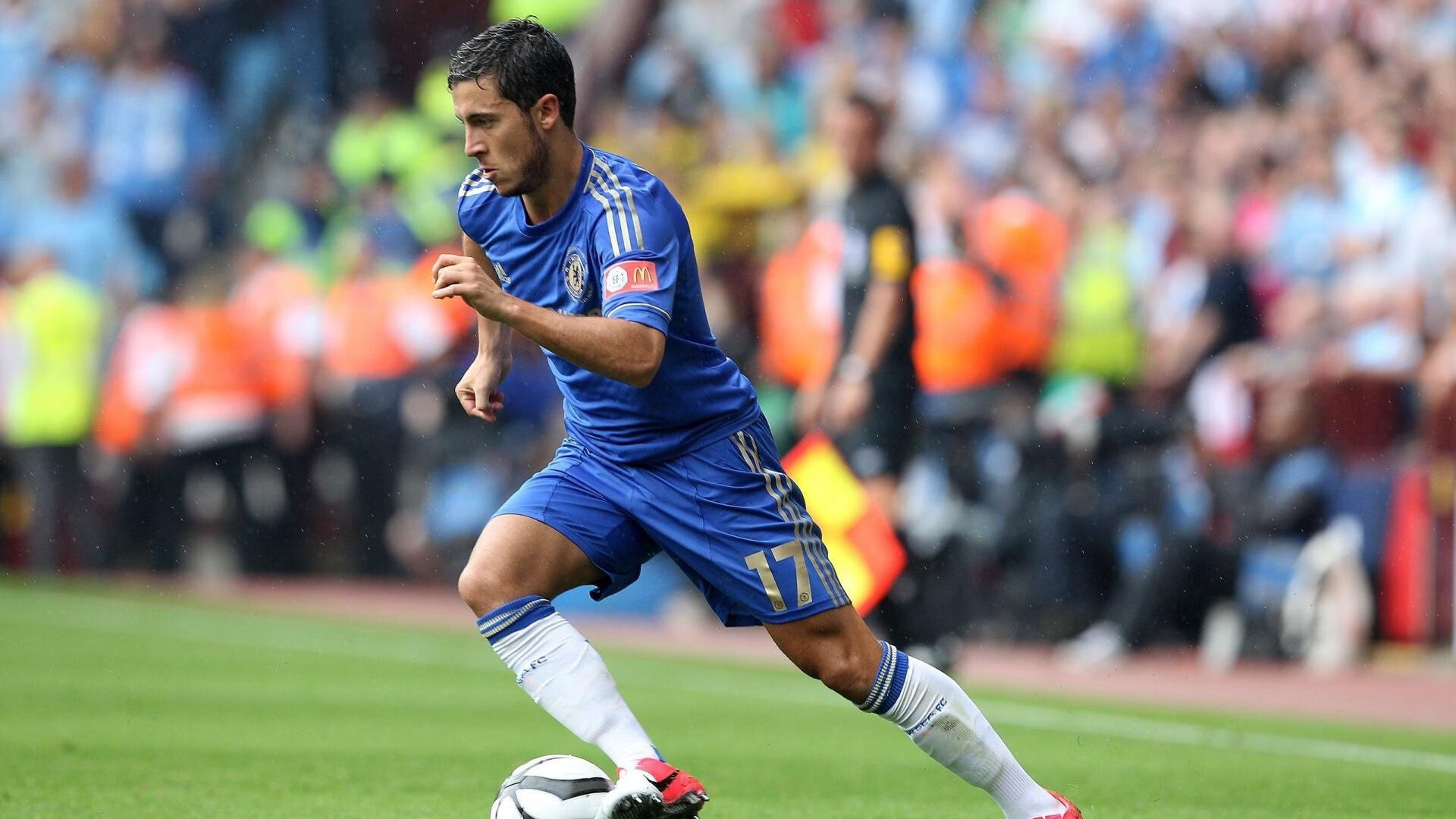 梅西第七次捧起金球奖 刷新历史纪录再创辉煌