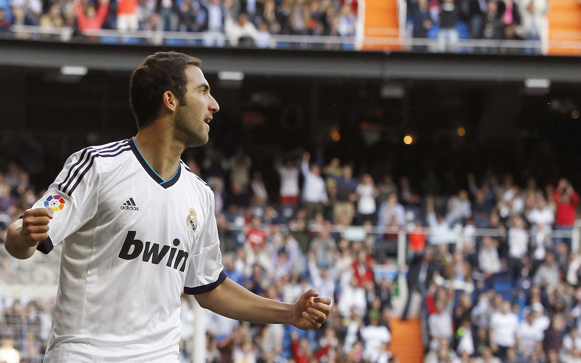 欧冠半决赛激战正酣，豪门对决引爆全球球迷热情